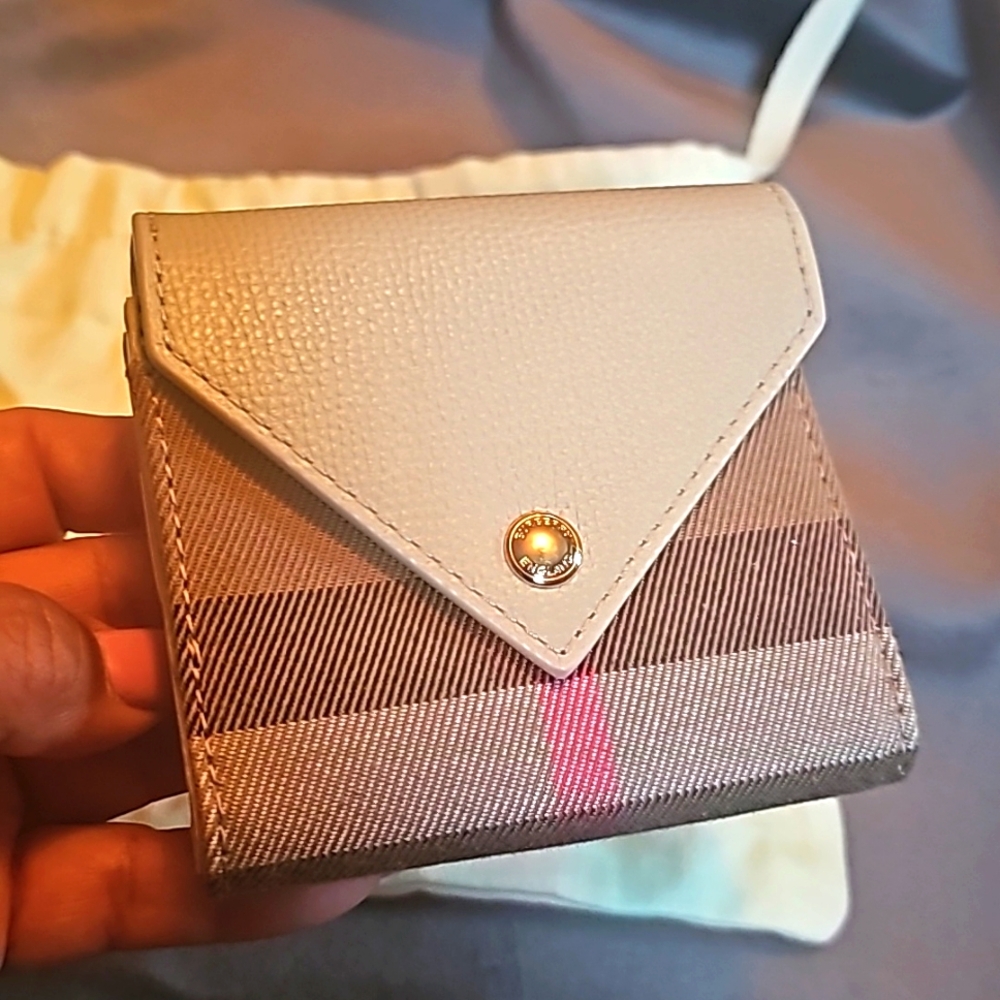 Burberry Hey Market Compact Wallet